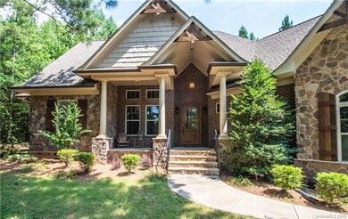 Custom Craftsman Ranch Home in Catawba Shores Esta