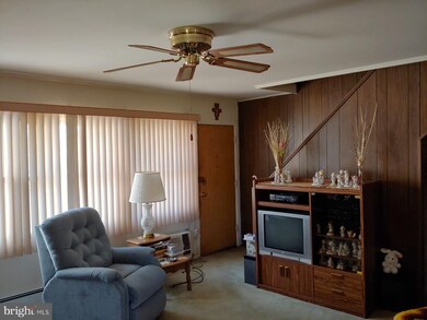 102 Goldengate Rd, Levittown, PA 19057 - photo 3