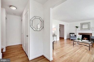 1013 Dalebrook Dr, Alexandria, VA 22308 - photo 3