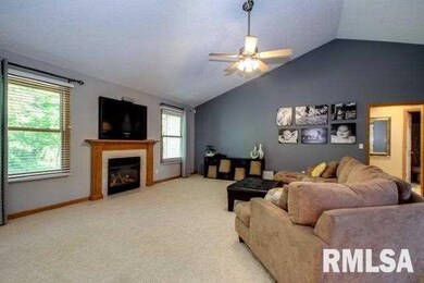 4612 N Sturdevant St, Davenport, IA 52806 - photo 4