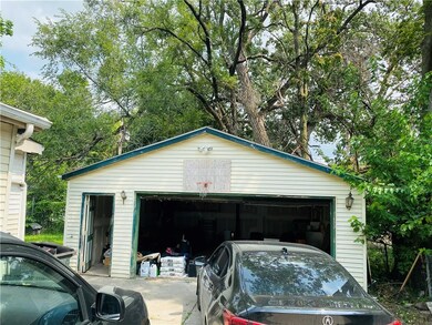 1529 18th St, Des Moines, IA 50314 - photo 6