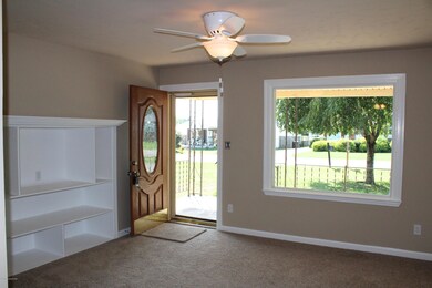 6104 Herron Ct, Louisville, KY 40229 - photo 4