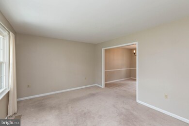 8128 Claiborne Dr, Frederick, MD 21702 - photo 5