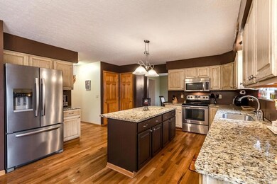 11-22-17 892 Dunvegan Cir 24