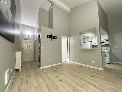 Living Room/Entrance
