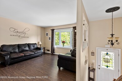 15 NEWBURY CIR HOWELL-17