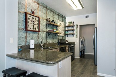 BEAUTIFUL CUSTOM KITCHEN W/ GRANITE COUNTERTOPS!!!
