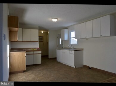 8 Farrell Ln, Wilkes Barre, PA 18705 - photo 2