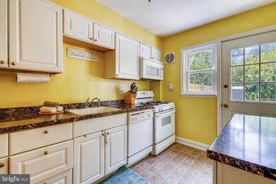 6110 Mount Ridge Rd, Catonsville, MD 21228 - photo 5