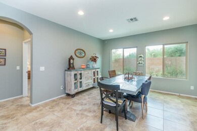 6) DINING AREA