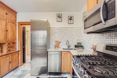 4055 2nd Ave S - Web Quality - 007 - 10 4057 Kitchen.jpg