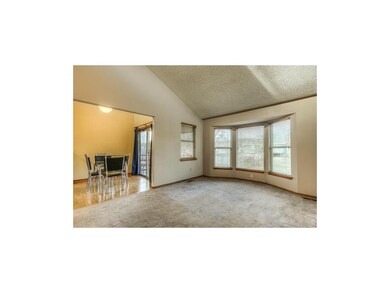 Vaulted ceilings and a wide entry to the kitchen g
