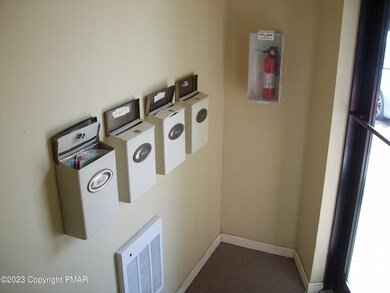 632 Main St unit . 2F, Stroudsburg, PA 18360 - photo 3