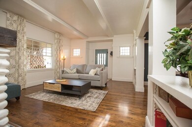 75 W Lywnood living 3
