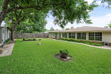 720 Oakwood Ave, Hurst, TX 76053 - photo 5