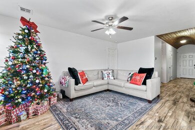 2804 W Fredericksburg St, Broken Arrow, OK 74011 - photo 6