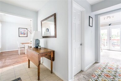 FOYER, CERAMIC TILE FLOOR