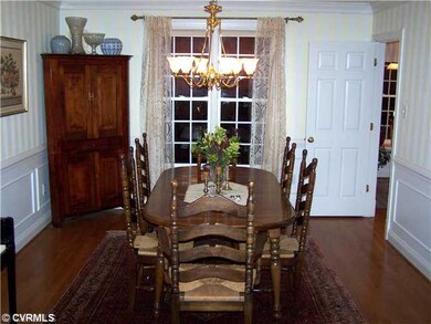 Dining Room - The dining room offers hardwood floo