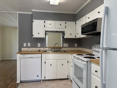 19137 Meadowbrook Ct unit 40F, North Fort Myers, FL 33903 - photo 2