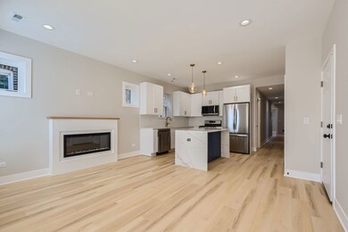 4908 N Rockwell St unit 2, Chicago, IL 60625 - photo 3