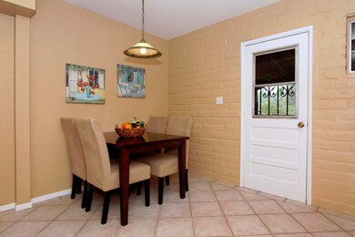 Kitchen Eating Area