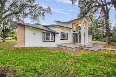 05 - Front of Property