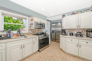 11 Overton St, Freeport, NY 11520 - photo 7