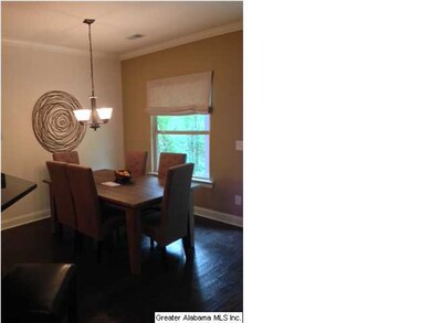 EAT IN KITCHEN NOOK