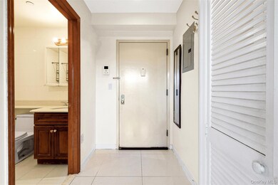 64-63 Austin St unit 3A, Rego Park, NY 11374 - photo 2