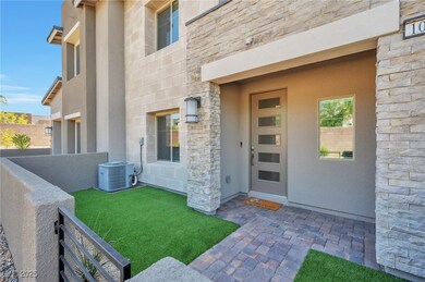 COURTYARD/ENTRY