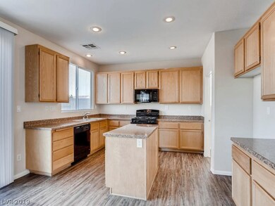 Island Kitchen - Brand New Appliances & Counter To