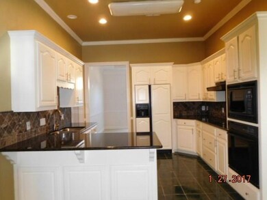 Loads of cabinets and pull outs-updated hardware a