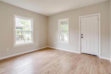 910 Sabine Ave, Cleburne, TX 76031 - photo 7