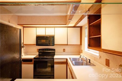 218 Cheyenne Ct unit U218, Asheville, NC 28803 - photo 5