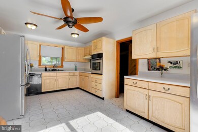 4907 Rocky Spring Ln, Bowie, MD 20715 - photo 5