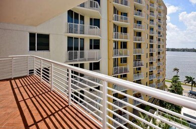 1551 N Flagler Dr 1012 West-small-007-17