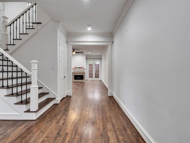 2525 Nantucket Dr unit 8, Houston, TX 77057 - photo 2