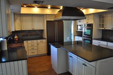 12Kitchen 01