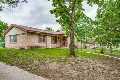 2701 Woodlawn Dr, Ennis, TX 75119 - photo 2