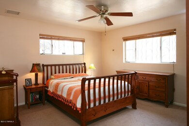 4449 E Poe St 004