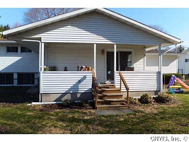 Porch - Open Sit outside and enjoy your large fenc
