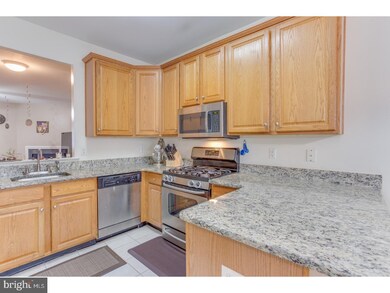 604 Blossom Cir unit 604, Dayton, NJ 08810 - photo 3