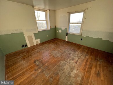 301 Wisewell Ct, Halethorpe, MD 21227 - photo 5