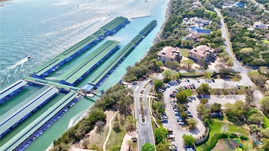 Marina in Hollows