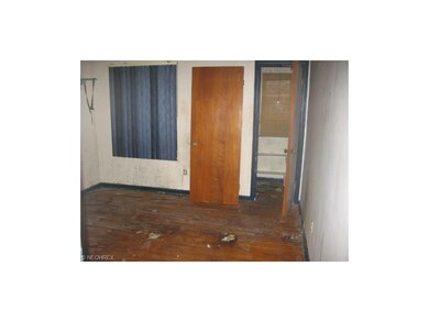 19018 Maple Heights Blvd, Maple Heights, OH 44137 - photo 4