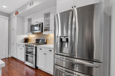 22104 Barrington Way, Santa Clarita, CA 91350 - photo 6