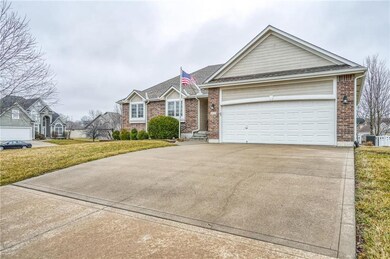 509 Pecan St, Raymore, MO 64083 - photo 3