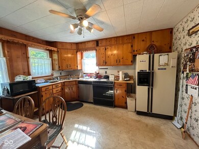 8700 W White Oak Ln, Columbus, IN 47201 - photo 4