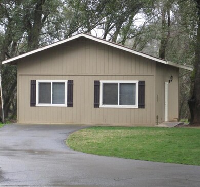 9986 Salmon Creek Rd, Redding, CA 96003 - photo 3