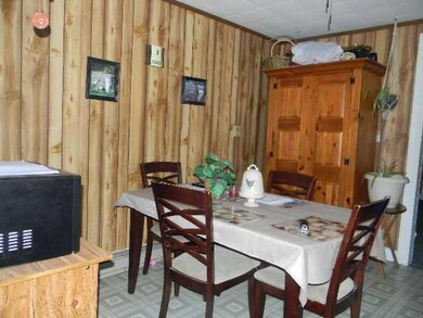 Kitchen Eat in kitchen lower unit